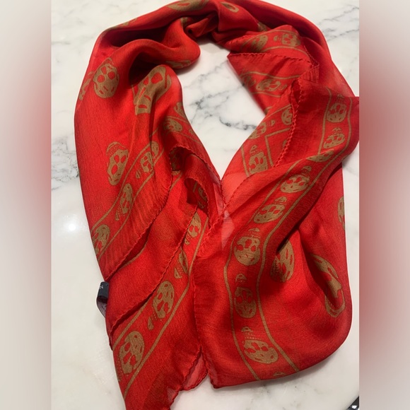 Alexander McQueen Silk Skull Scarf - Picture 6 of 6